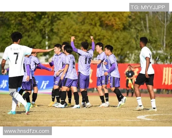 四二五体育会与火炬队的激烈对决引发球迷热情高涨 四二五体育会与火炬队的激烈对决引发球迷热情高涨